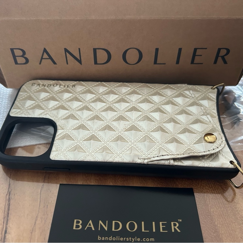 Bandolier Iphone11 cover - Sheila -